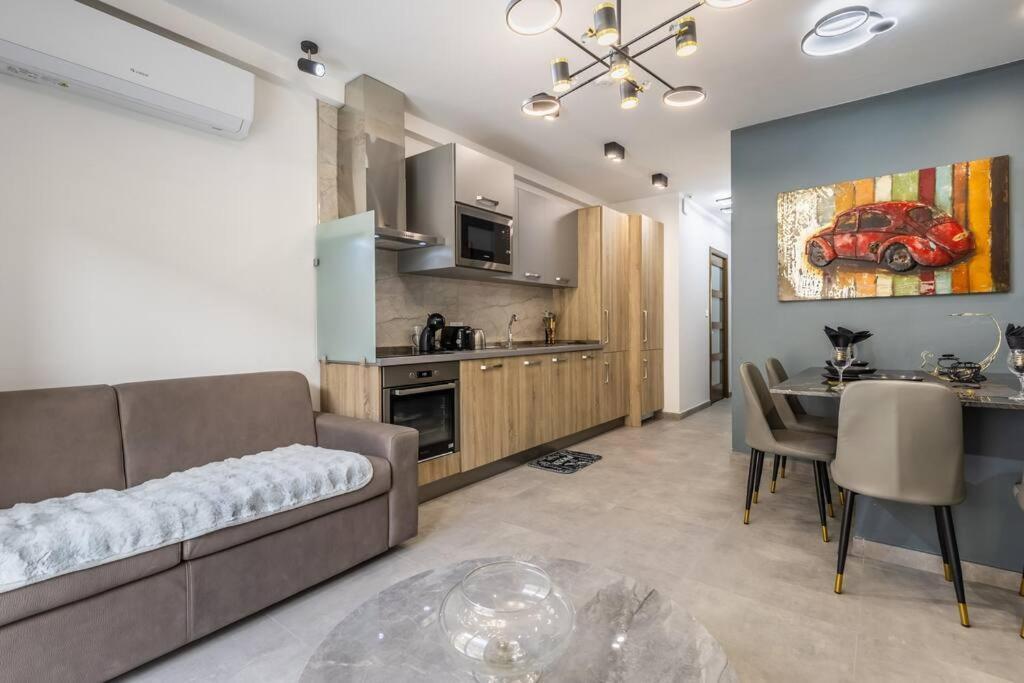Nocturnal Elegance Apartment By Solea Слима Экстерьер фото